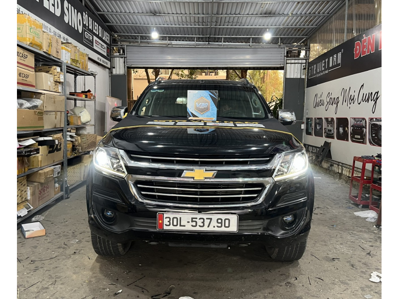 Độ đèn nâng cấp ánh sáng Bi Xlight V30 Ultra cho xe Chevrolet Trailblaser